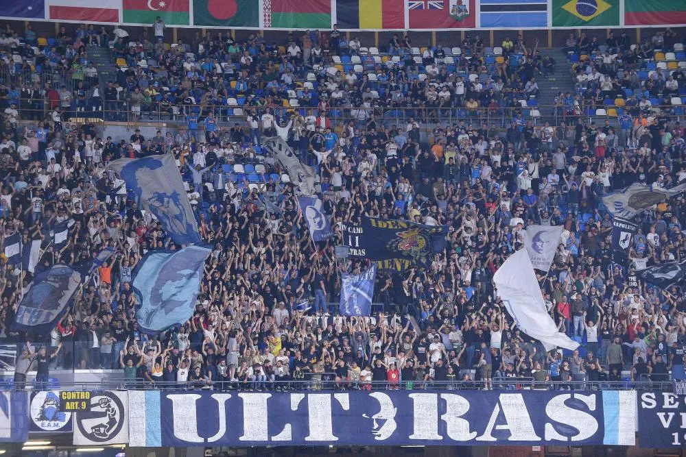 Les supporters du Napoli manifestent contre leurs joueurs