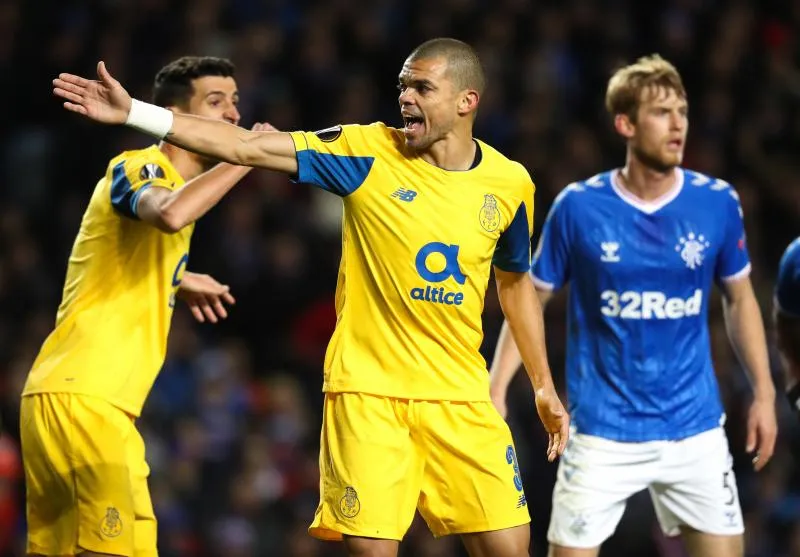 Manchester United qualifié, Porto en danger