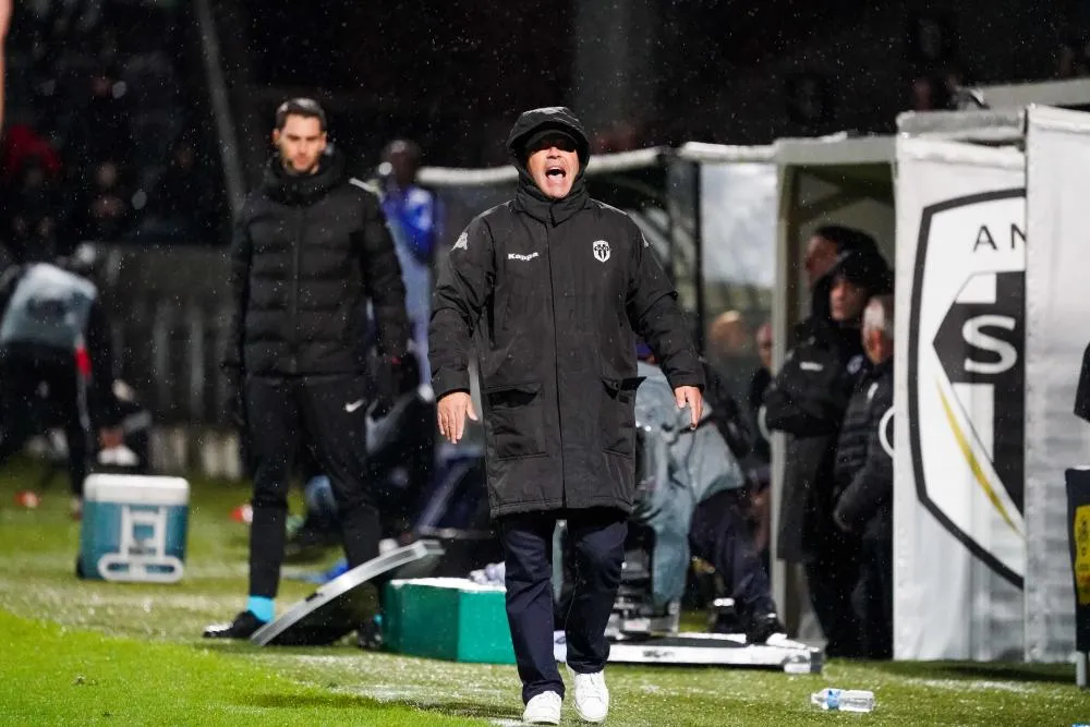 Stéphane Moulin agacé par le manque de respect envers ses joueurs