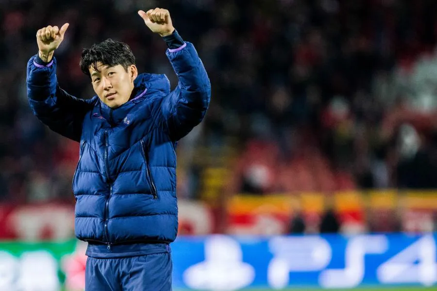 Quand Heung-min Son sert de parapluie à l’enfant qui l’accompagne