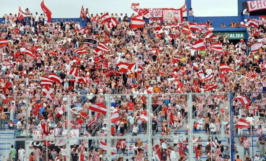 Un lion géant projeté sur le toit du stade de l&rsquo;Estudiantes