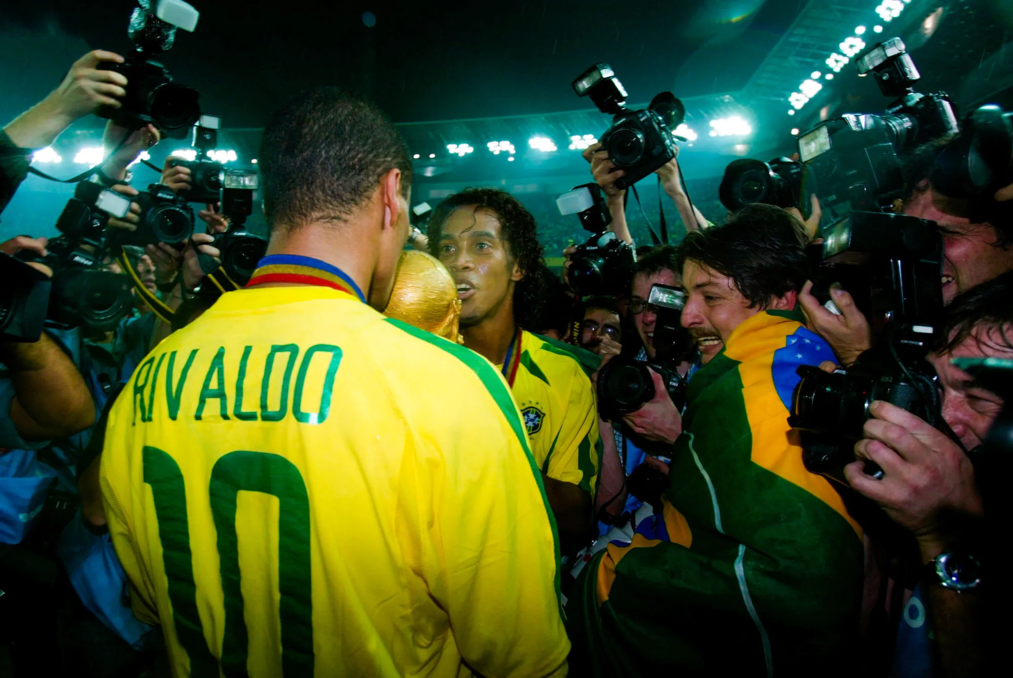 Rivaldo critique le choix de donner le numéro 10 à Paquetá