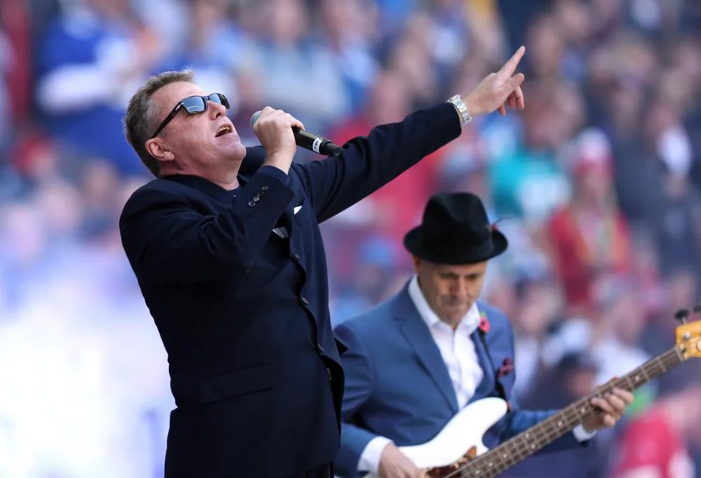 Le chanteur du groupe Madness raconte ses souvenirs de bagarre avec les hooligans de Chelsea