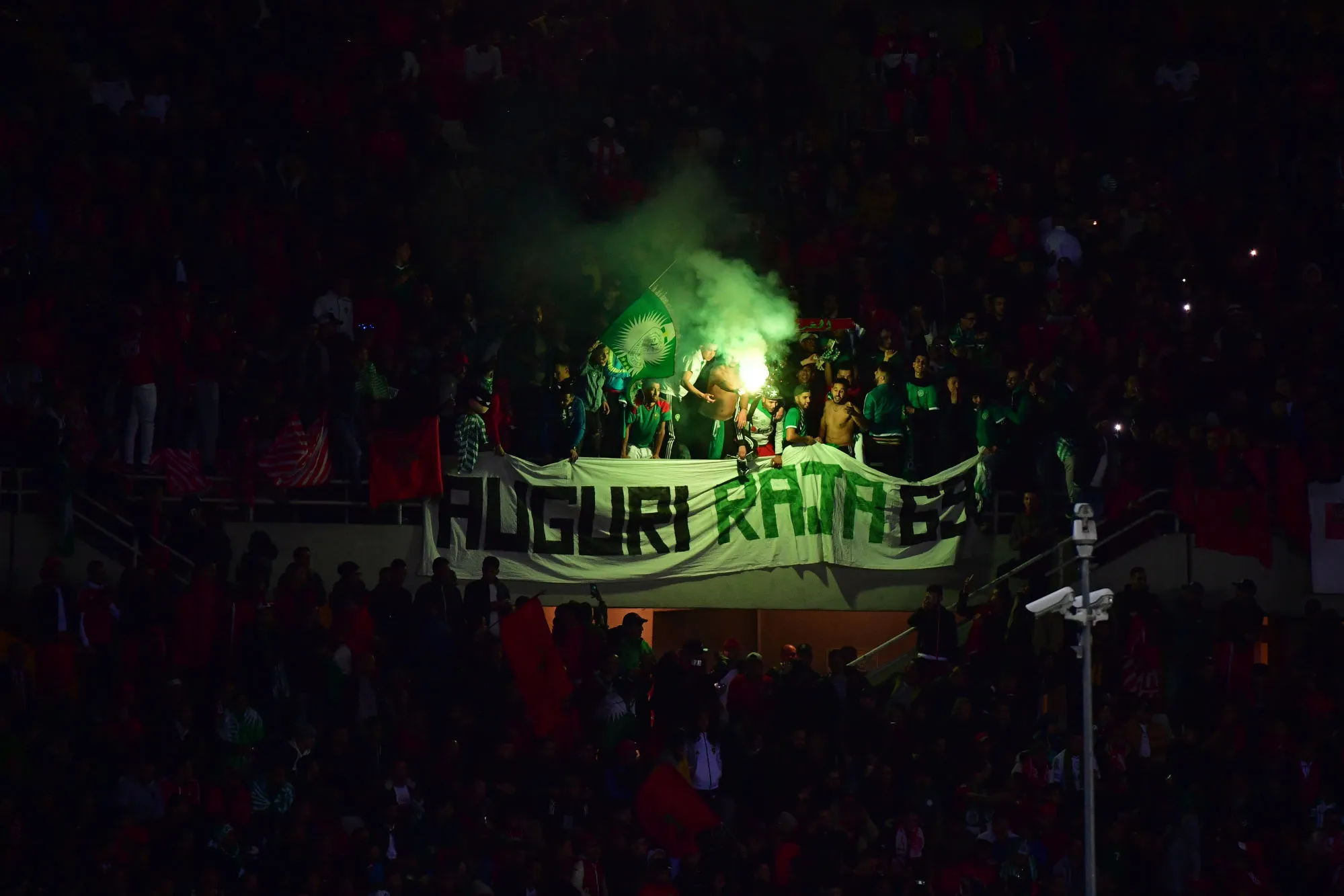 Le tifo spectaculaire des fans du Wydad lors du derby de Casablanca