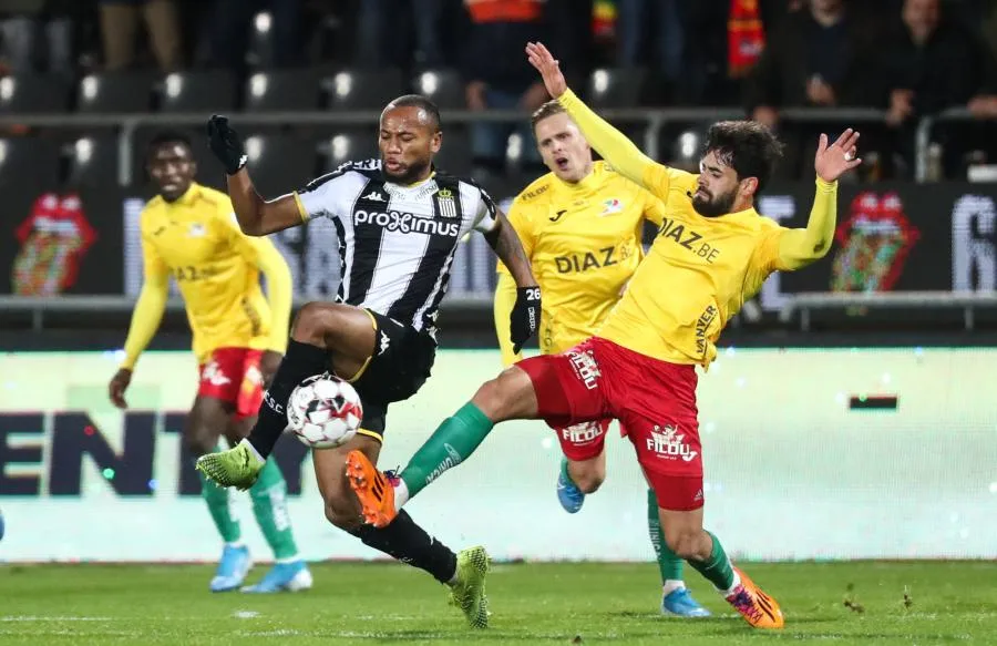 Un joueur de Charleroi en larmes après avoir été victime de cris racistes