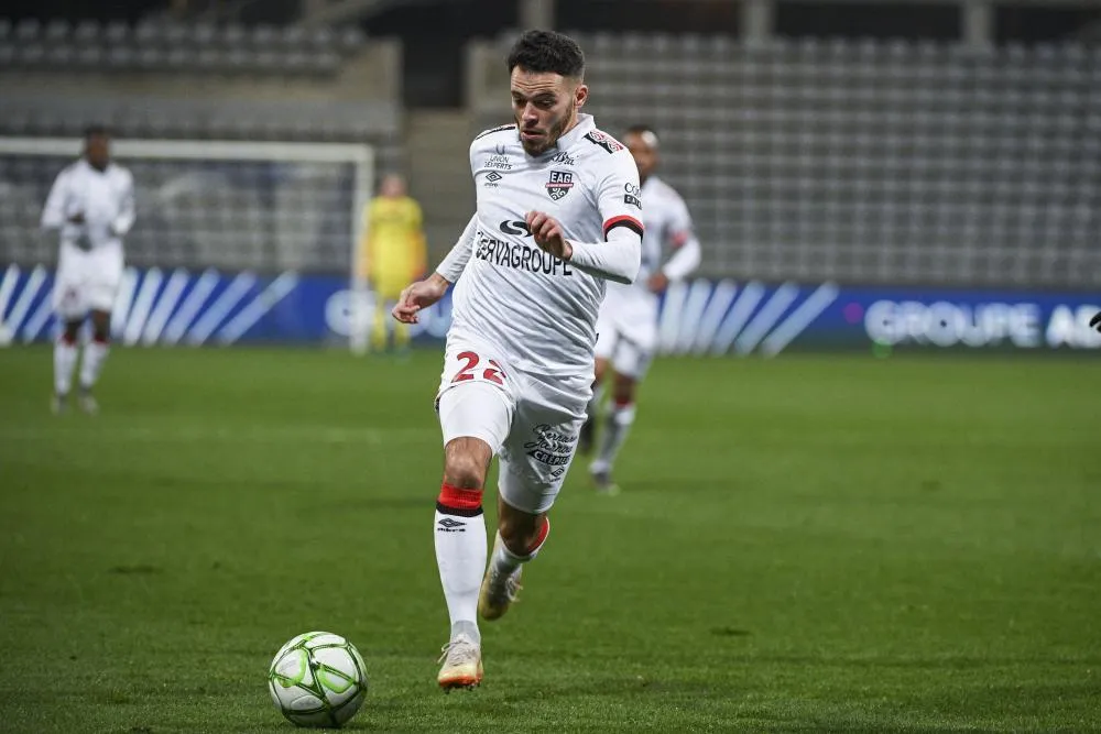 24 000 euros aux enchères pour le dernier maillot porté par Pelé