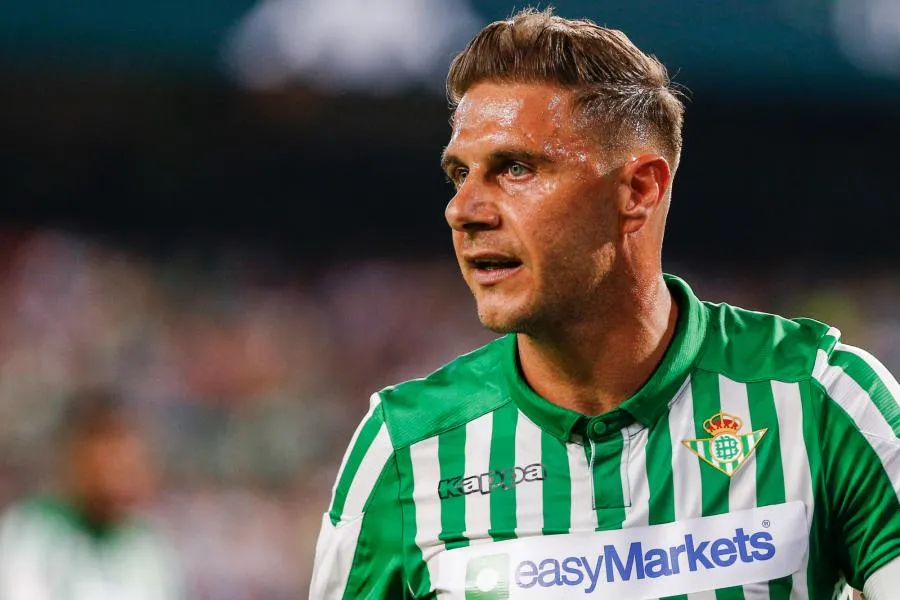Un coup du chapeau de Joaquín porte le Betis