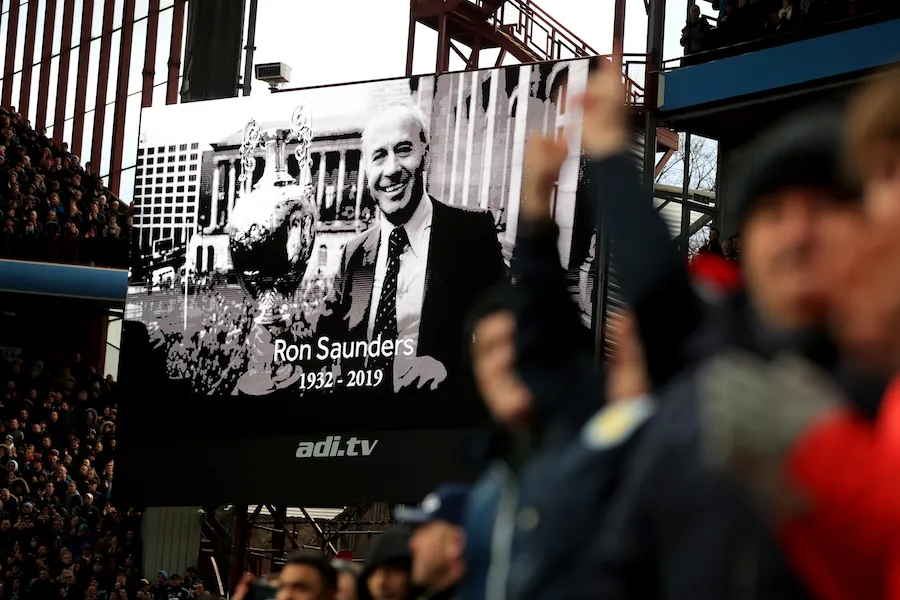 Aston Villa rend hommage à Ron Saunders