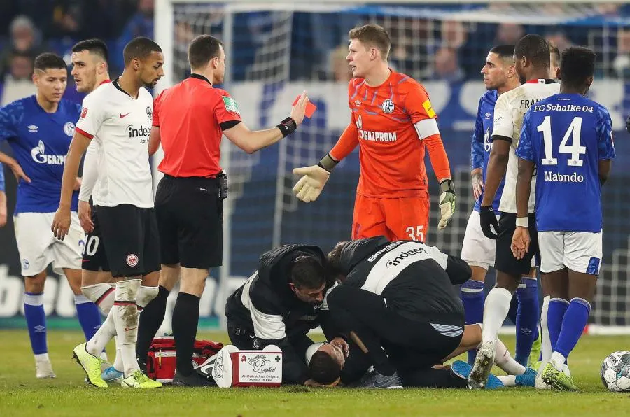Gaćinović affiche ses blessures après la violente sortie du gardien de Schalke
