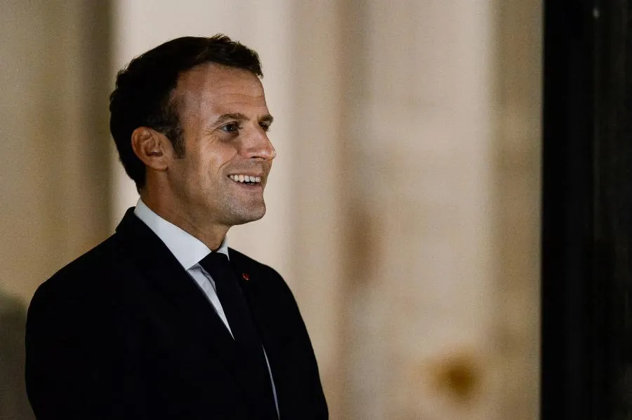 À Amiens, un môme défie Macron à FIFA