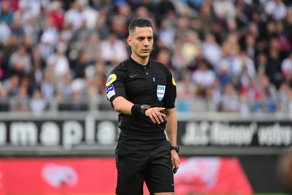 Karim Abed arbitre en Suisse et provoque l’ire du FC Bâle