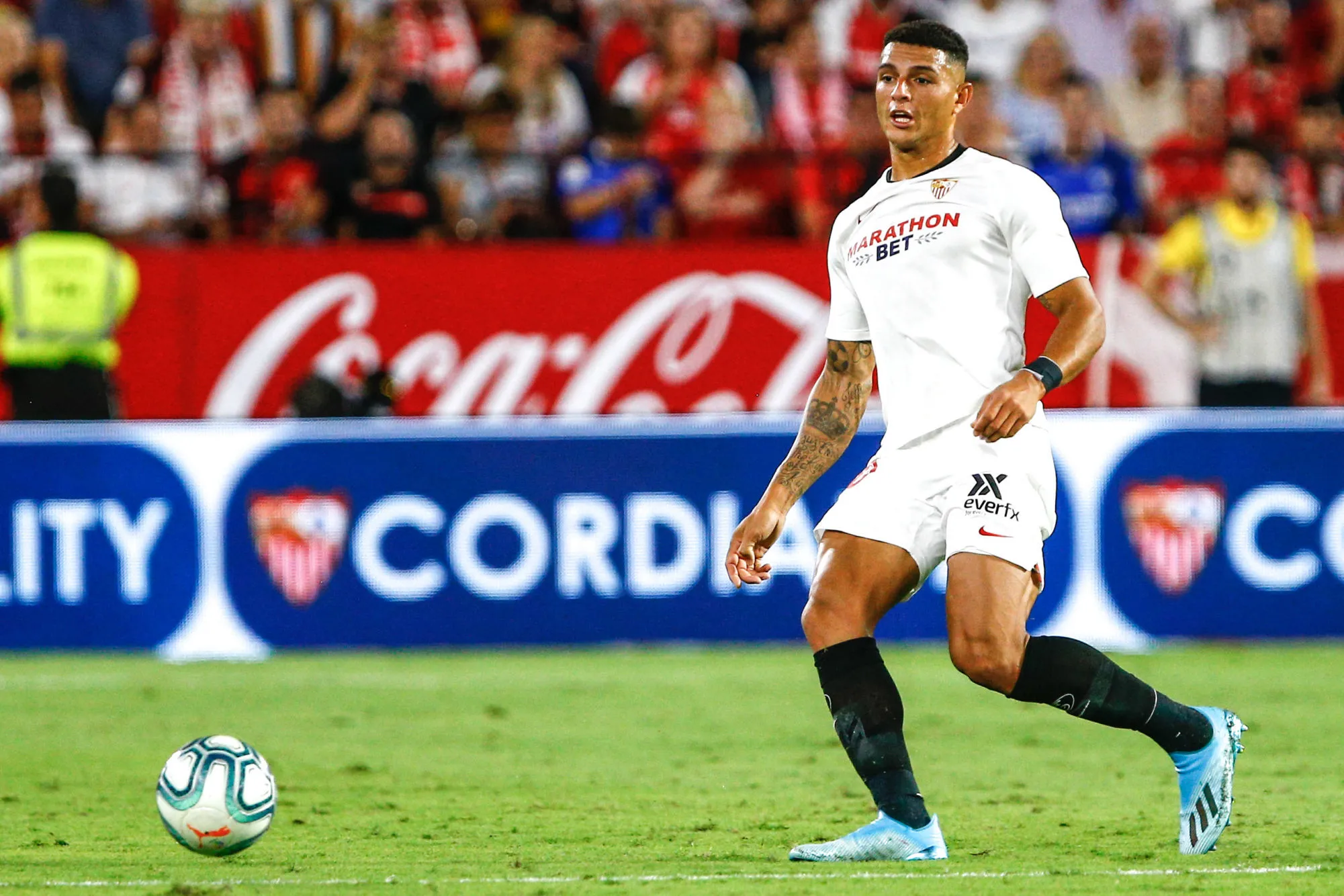 Séville gagne petit et remercie Diego Carlos