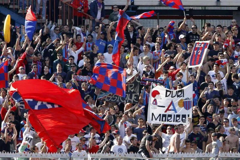 Catane invite dix de ses joueurs à trouver une autre équipe