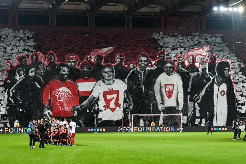 Un arbitre grec se fait défoncer sa porte d’entrée