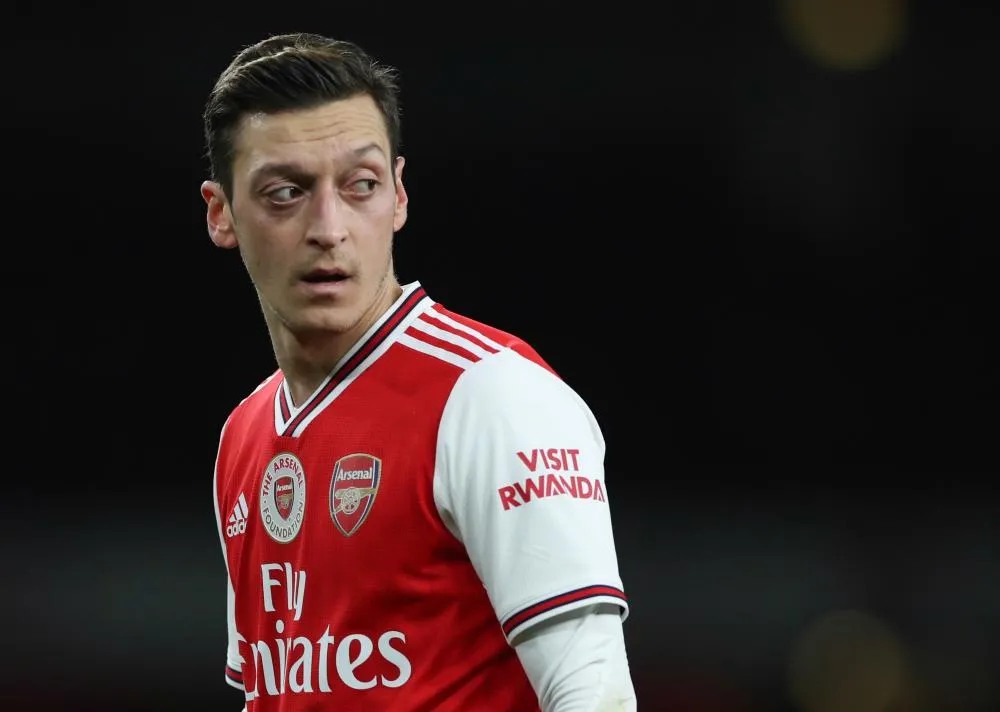Mesut Özil n’apparaît plus dans la version chinoise de PES