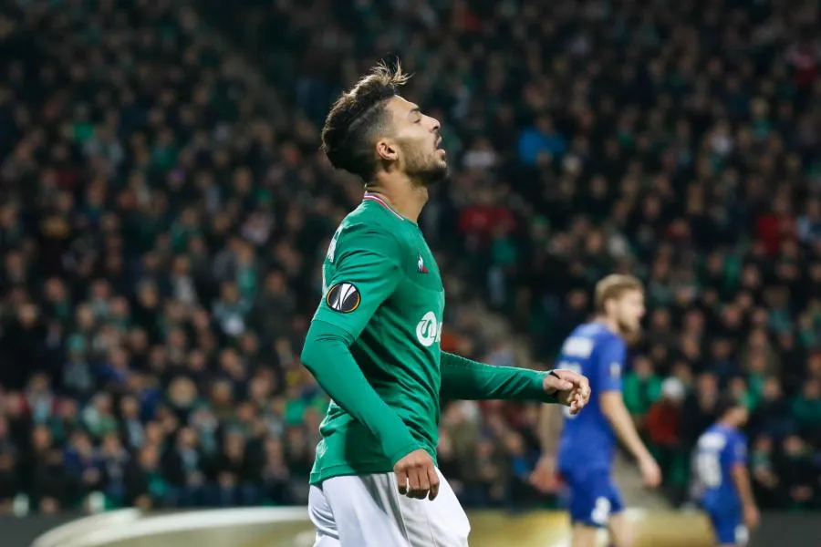 Le Stéphanois Denis Bouanga sur le flanc