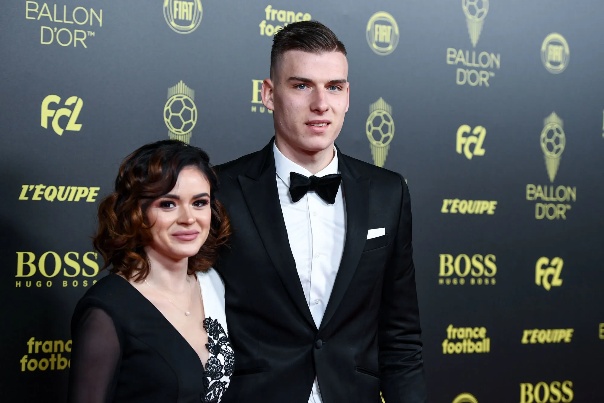 Andriy Lunin fait sa demande de mariage dans le rond central du stade de Valladolid