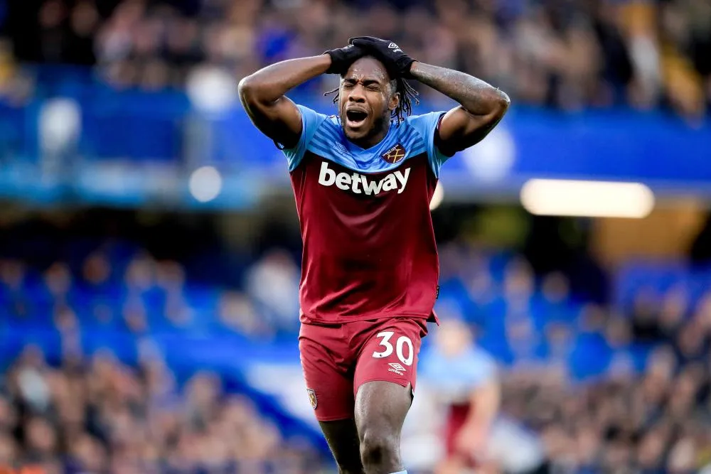 Déguisé en bonhomme de neige, Michail Antonio emboutit sa Lamborghini dans le jardin d'une famille londonienne