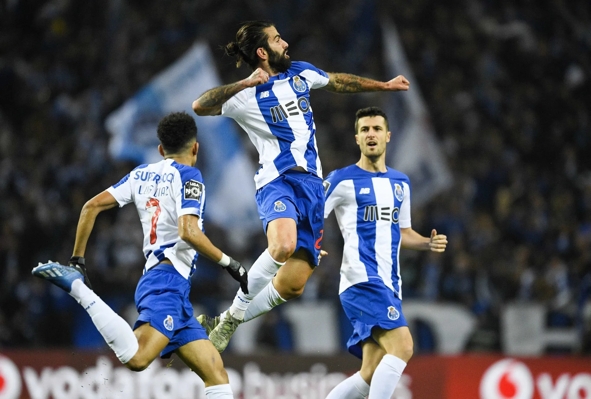 Porto fait encore chuter Benfica et relance le championnat