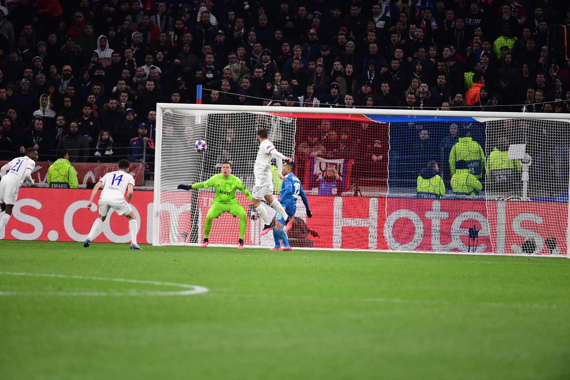 Lyon enrhume la Juventus