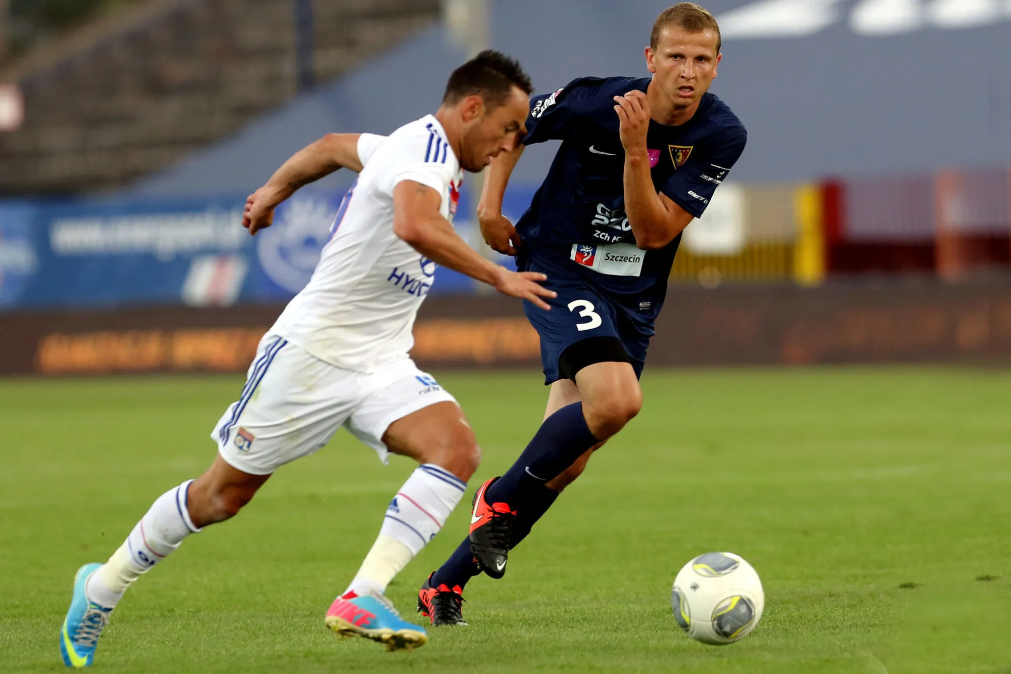 Un défenseur polonais se blesse en se donnant un coup de genou