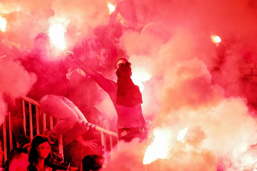 La folle ambiance lors du derby de Belgrade