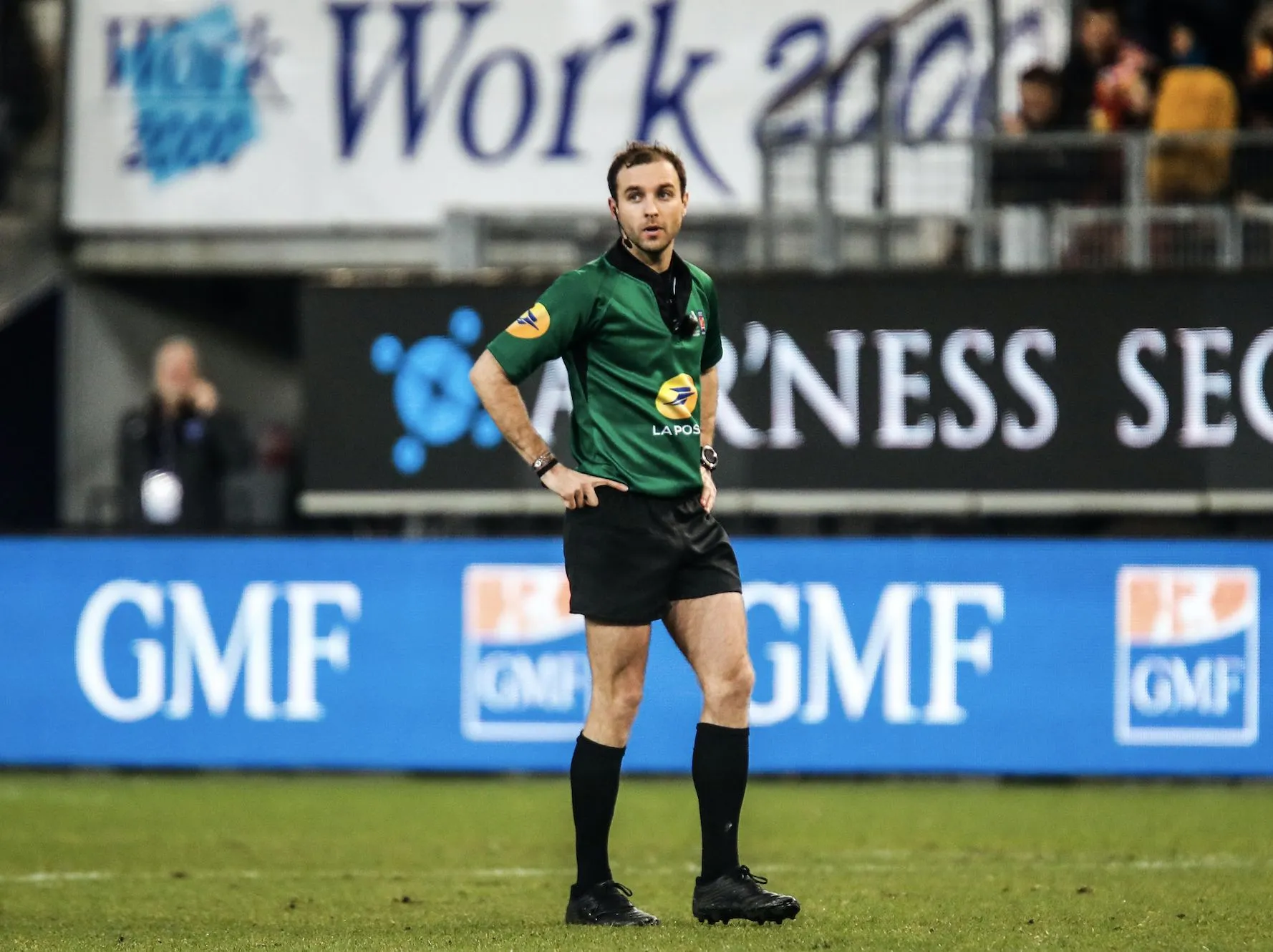 Le football doit-il vraiment s’inspirer de l’arbitrage du rugby ?