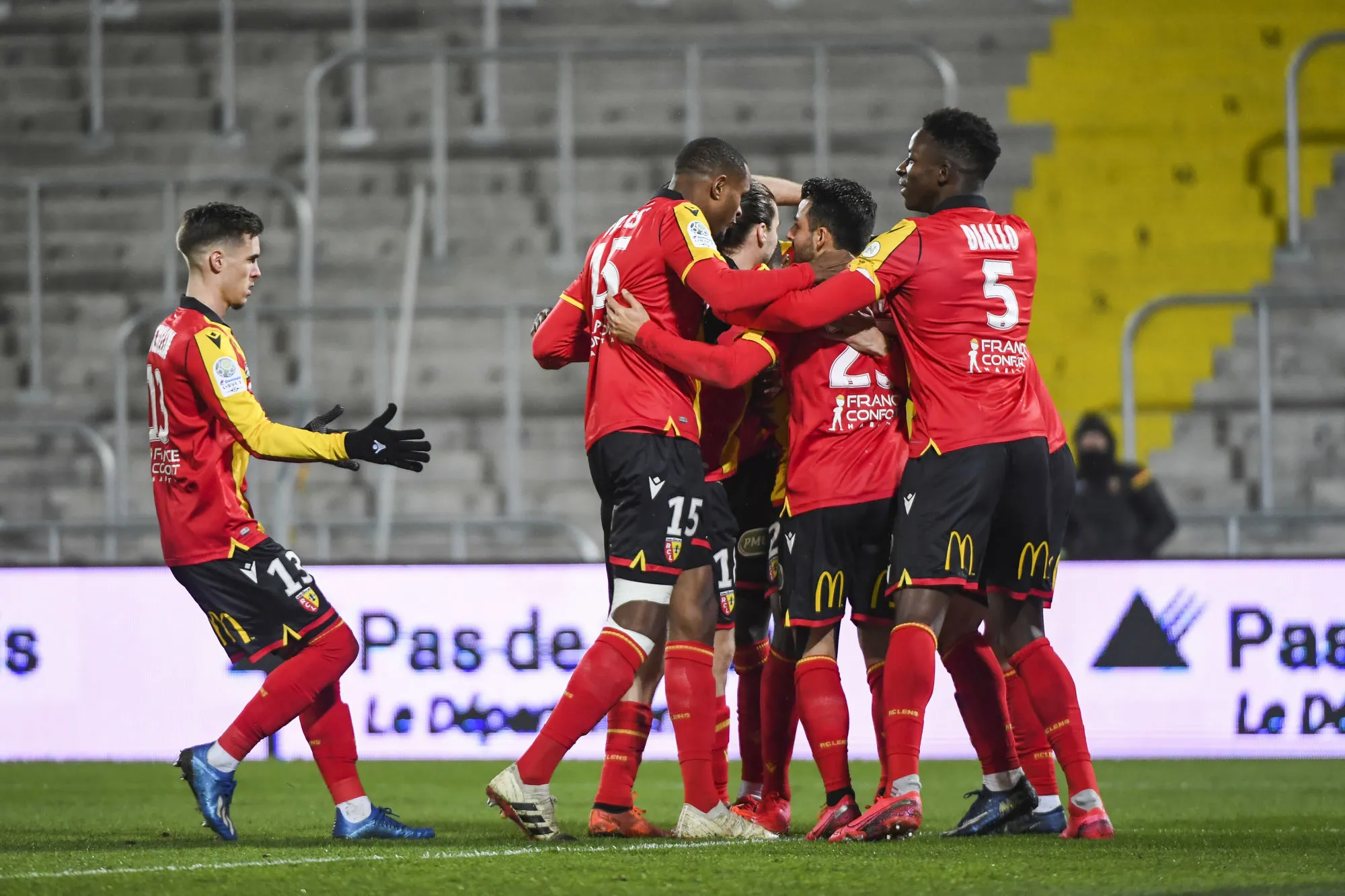 Lens bat Orléans sur le plus petit des scores et reprend sa deuxième place