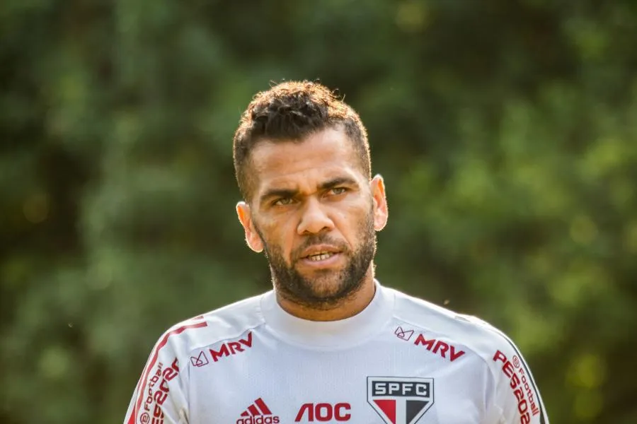 Dani Alves interpelle Bolsonaro sur les réseaux sociaux