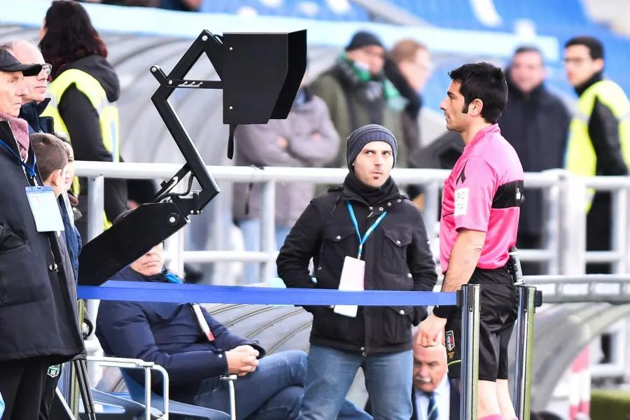 La Serie A pourrait reprendre sans la VAR