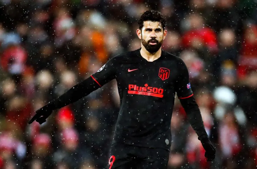 Diego Costa fait semblant de tousser en zone mixte