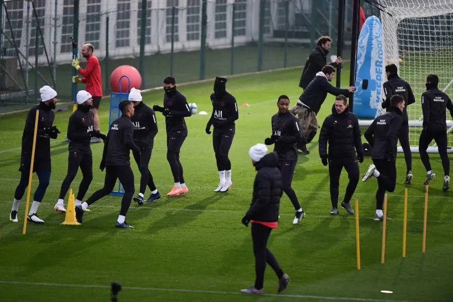 Plusieurs clubs de Ligue 1 suspendent les entraînements