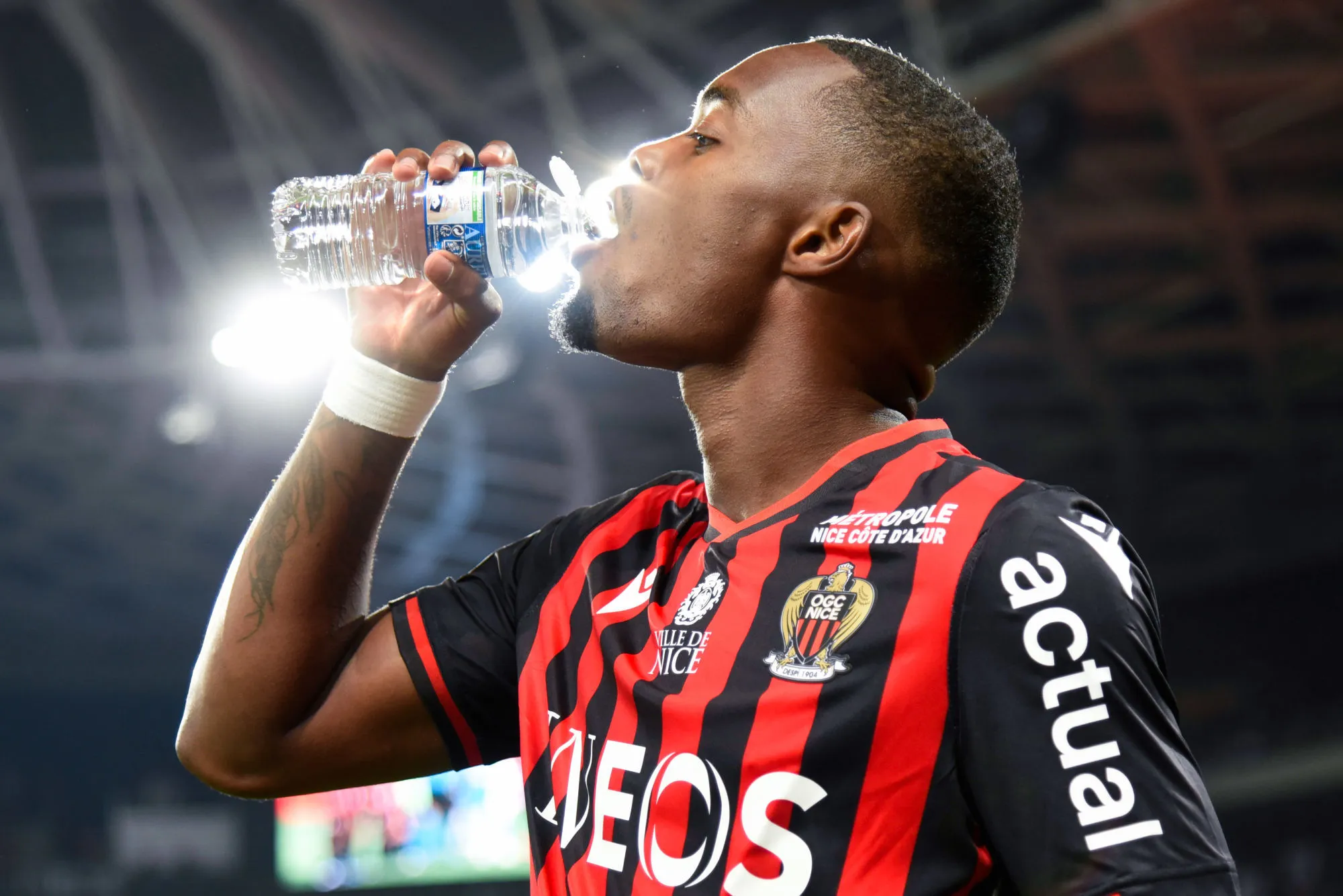 Un footballeur doit-il boire de l&rsquo;eau avant d&rsquo;avoir soif ?
