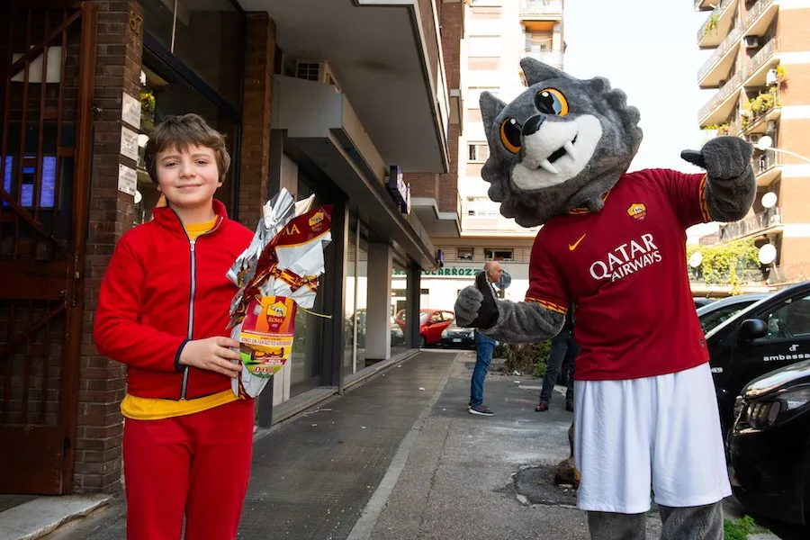 Les joueurs et le staff de la Roma font une croix sur leur salaire