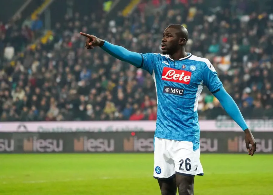 Un infirmier italien se motive en portant le nom de Koulibaly sur sa blouse