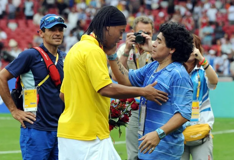 Maradona : «<span style="font-size:50%">&nbsp;</span>Ronaldinho n&rsquo;est pas un criminel<span style="font-size:50%">&nbsp;</span>»