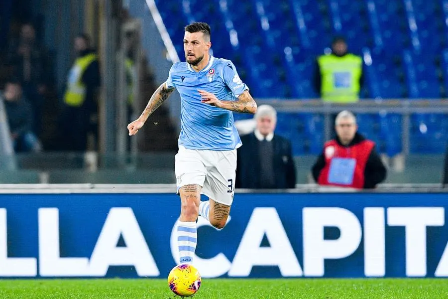 Acerbi s&rsquo;étonne de pouvoir courir dans les parcs et pas sur les terrains
