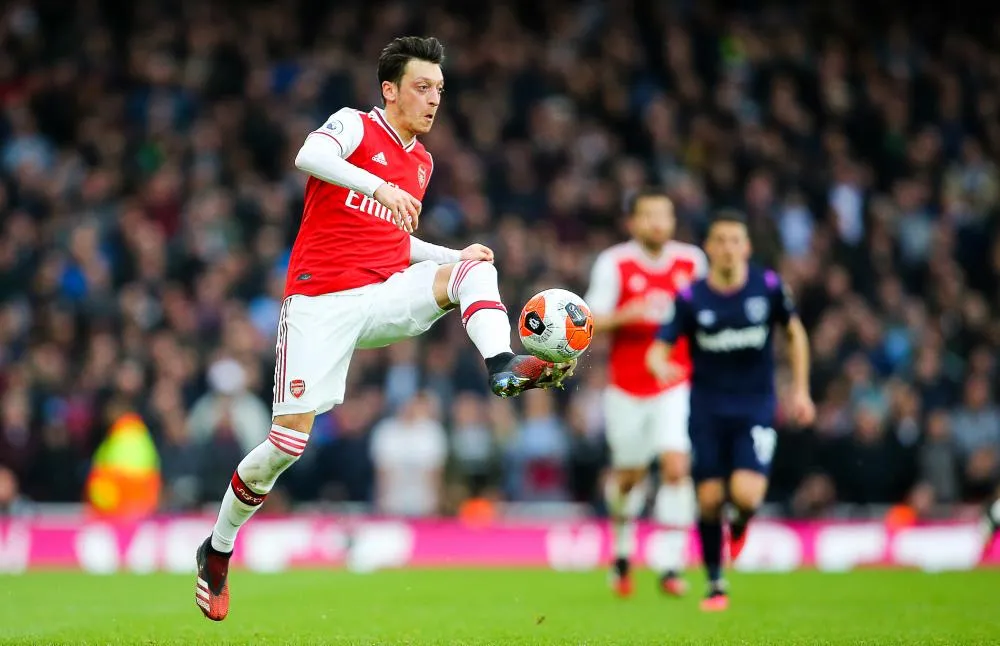 L’agent d’Özil conseille à ses joueurs de ne pas accepter une baisse de salaire