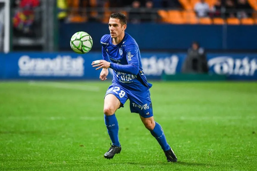 Le geste solidaire de l’ESTAC envers ses «<span style="font-size:50%"> </span>abo-aînés<span style="font-size:50%"> </span>»