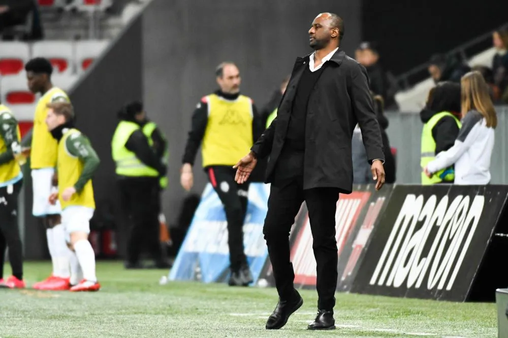Patrick Vieira fait don de 250 tablettes aux EPHAD niçois