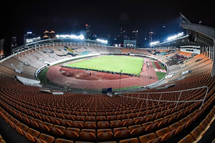 La construction du phénoménal stade du Guangzhou Evergrande a commencé