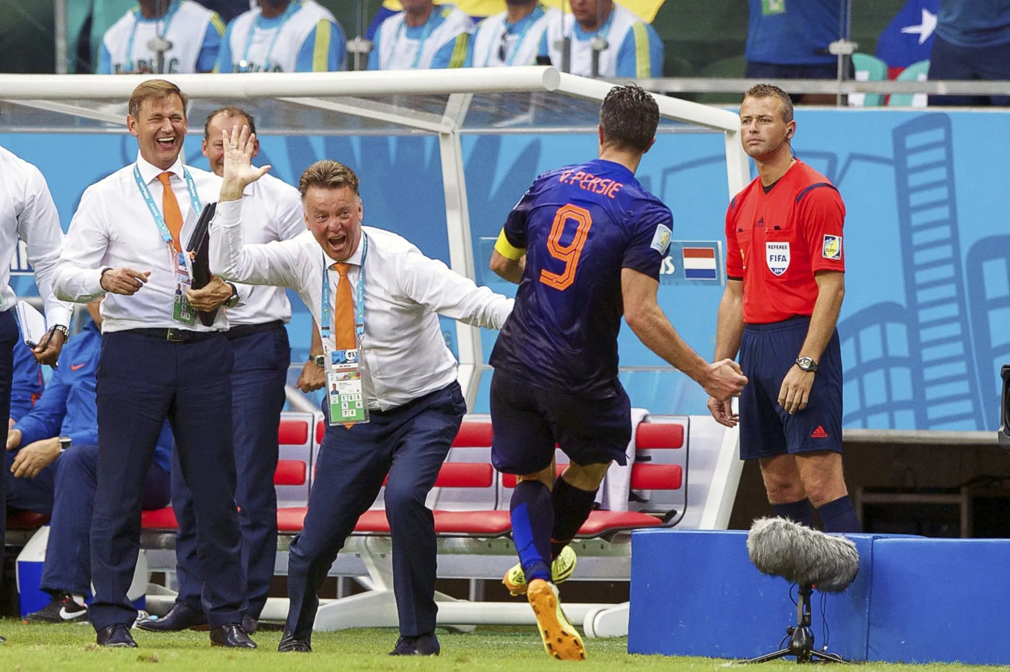 La gifle de Louis van Gaal à Robin van Persie au Mondial 2014