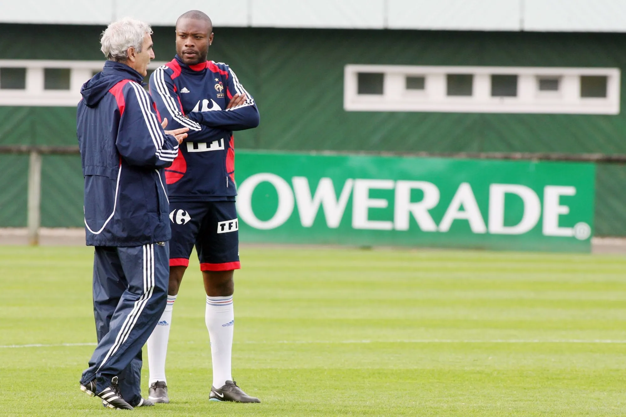 Jérôme Rothen dévoile que Raymond Domenech organisait des cours de chant en sélection