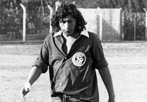 Ils enfreignent le confinement obligatoire pour un dernier hommage à Tomás Carlovich