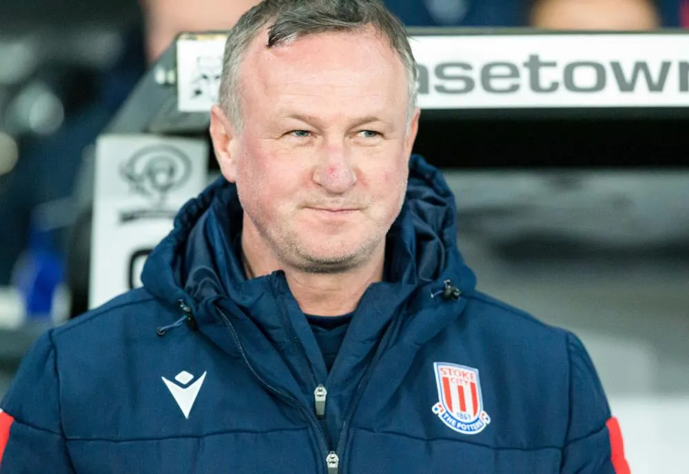 Le coach de Stoke City testé positif au Covid-19