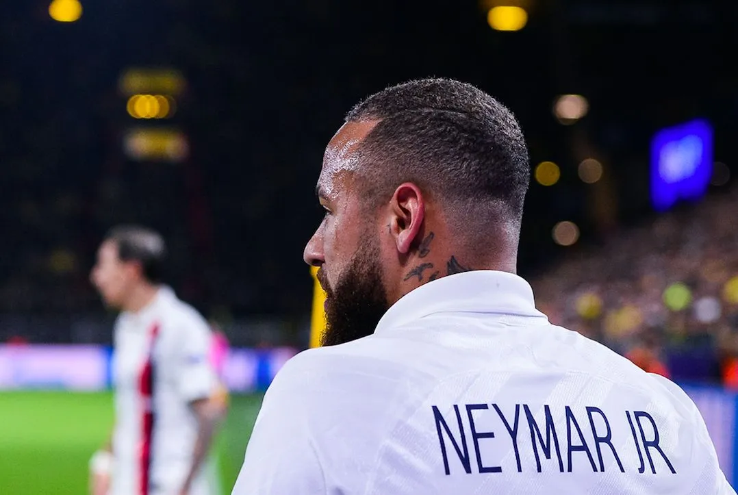 Neymar accusé d’homophobie : le footballeur doit-il être un exemple ?