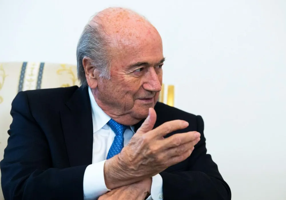 Sepp Blatter revient sur sa démission et découpe Infantino