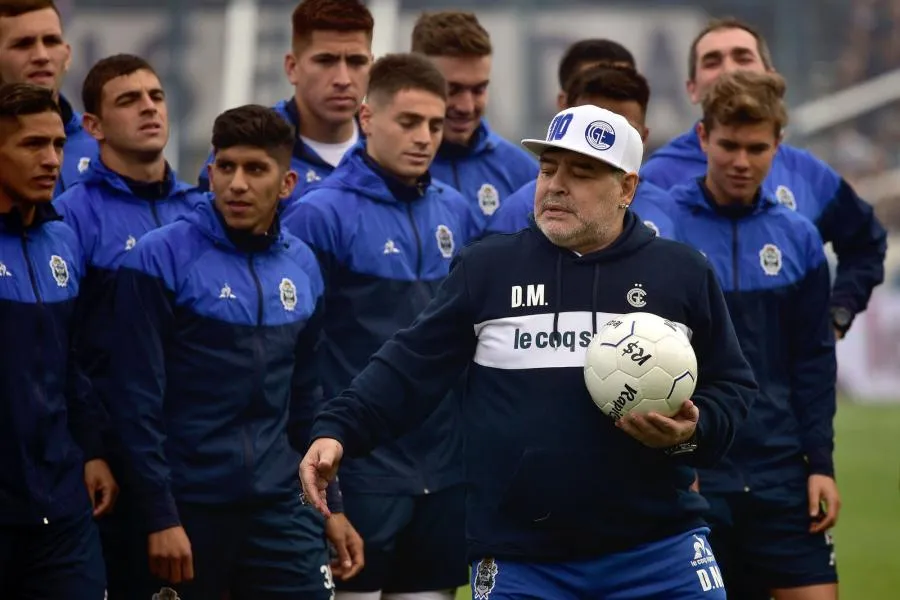 Maradona prolonge au Gimnasia jusqu&rsquo;en 2021