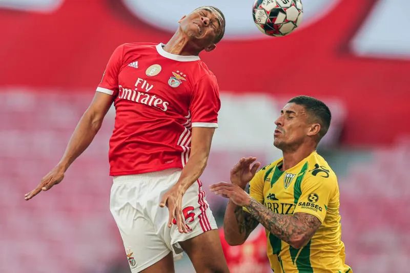 Accroché par Tondela, Benfica prend la tête du championnat