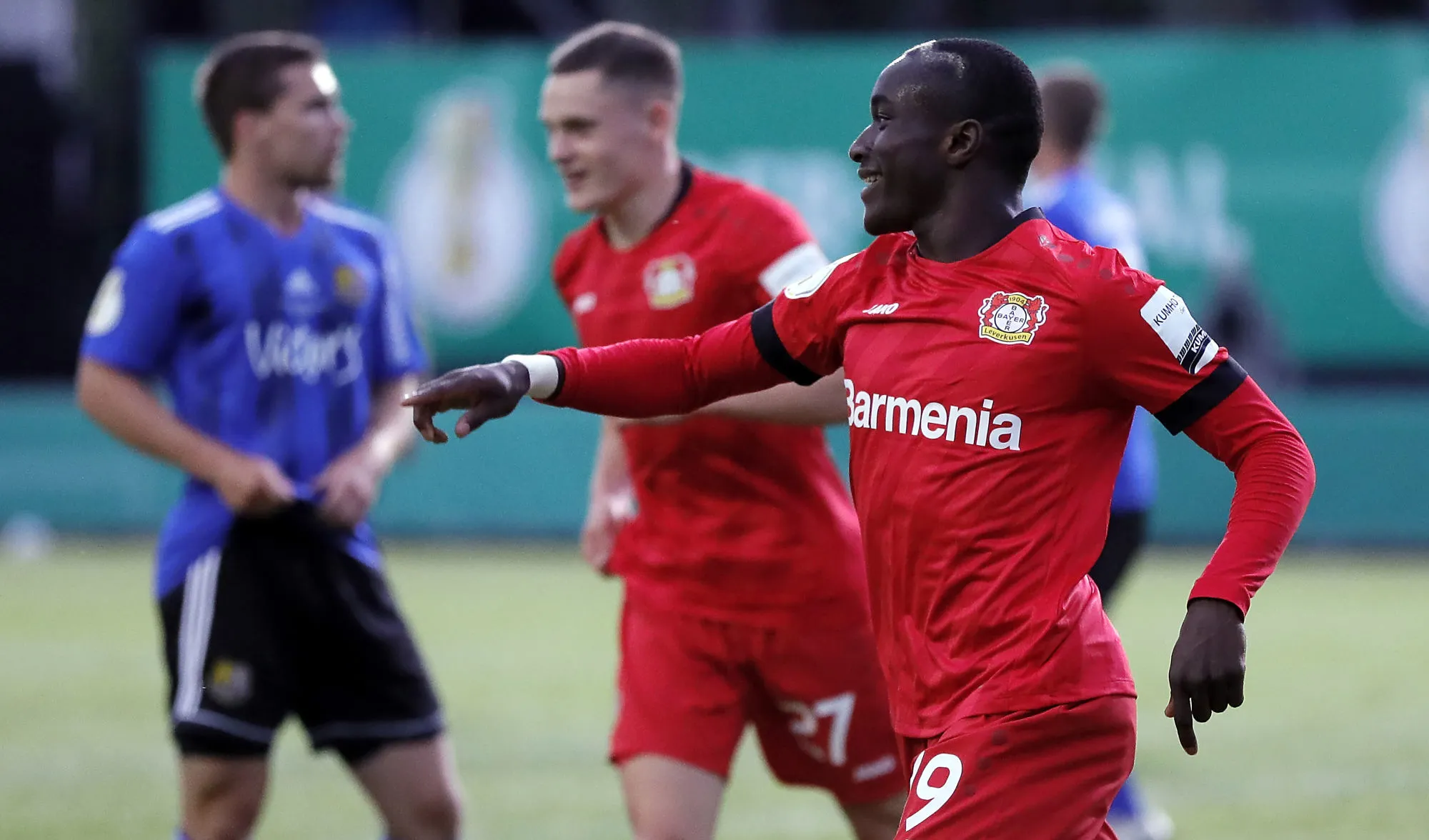 Leverkusen achève les espoirs de Sarrebruck et se hisse en finale